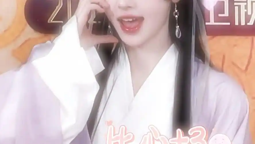 鞠婧祎龙年比心五连拍