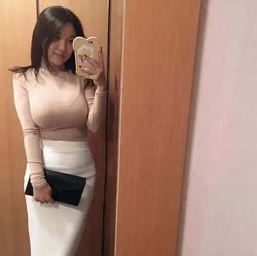 瑜伽美女体重110斤身材玲珑有型