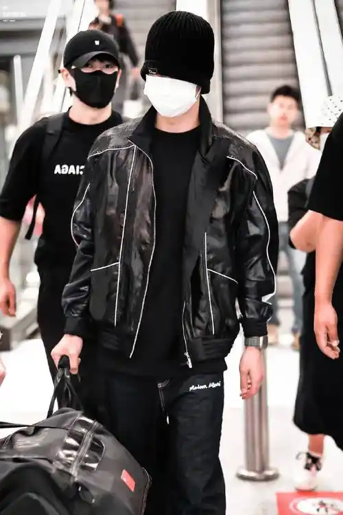 王一博巴黎时装周