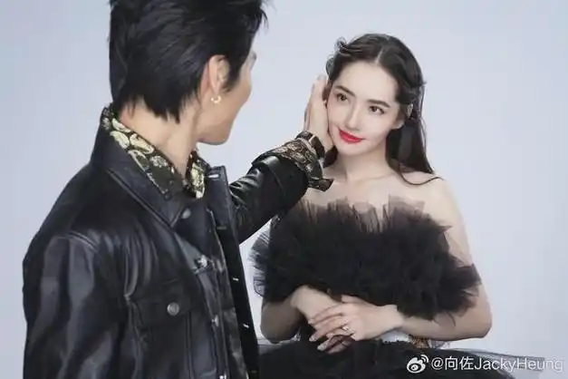 郭碧婷眼神无光素颜变少妇向佐带她狂热秀恩爱网友别装了