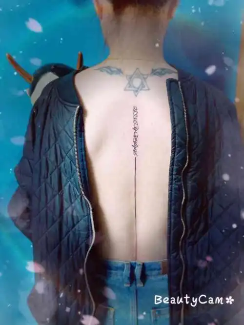 打分 加了脊椎线,老板的手速超快,没那麼痛!