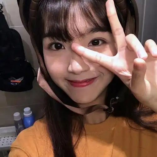 美女校花生活照头像,女生头像图片-回车桌面