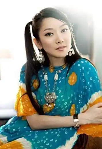 有种整容叫萨顶顶卸妆,从神婆变成"玉女",网友:早这样早红了_化妆