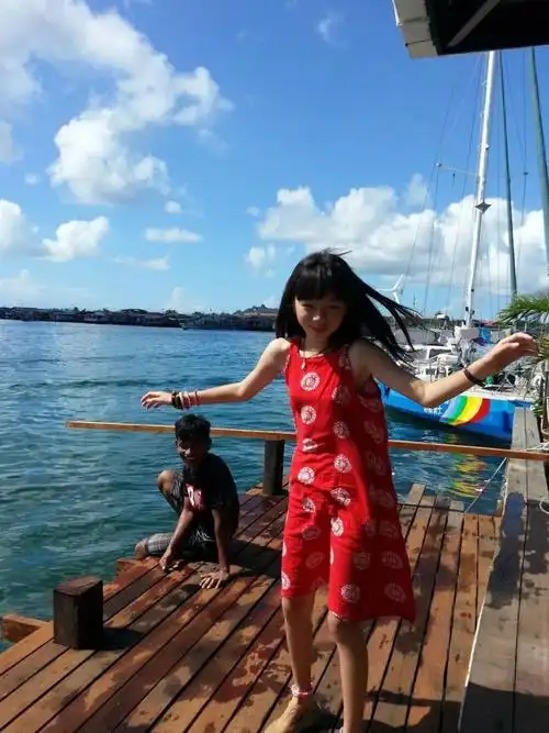 我一个小女孩,就这么从县城出来,直接来到了一个鱼,海洋,还有云朵构成