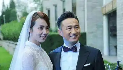 两人的爱情故事也让人羡慕,如今张歆艺生下宝宝,成为了一个母亲,老公