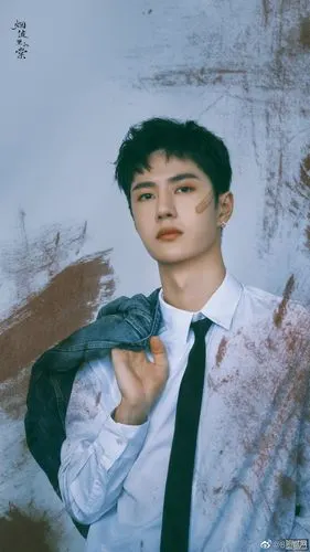 王一博利落短发搭无框眼镜又纯又欲