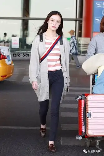 跟着明星学穿搭!一周女星机场私服造型示范,你最欣赏谁的衣品?