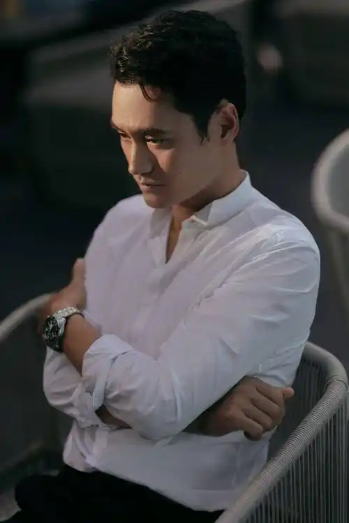 演员袁弘:能做到不主动迎合,已经不错_岳鹏_忻钰坤_角色