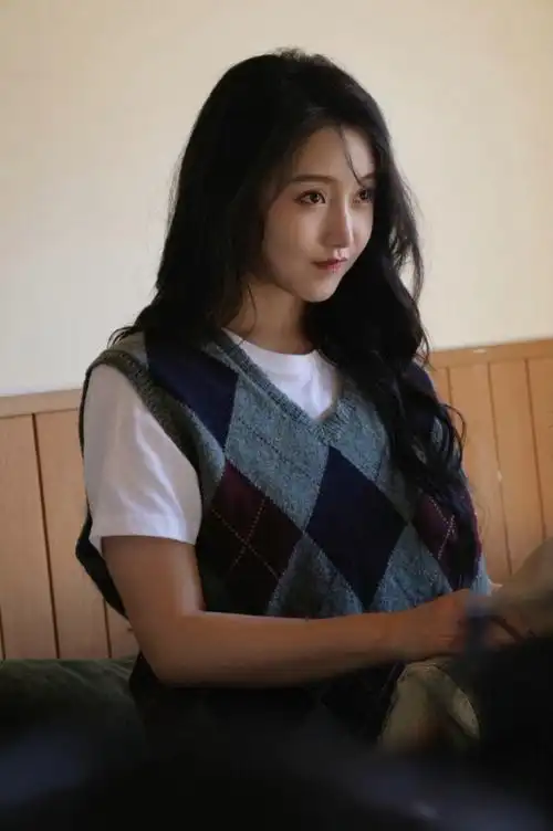 姜贞羽白色情人节随拍