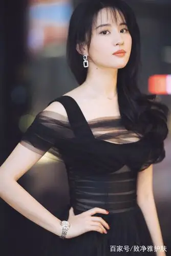 刘亦菲一袭黑礼服美成天使!这只黑天使从来没被黑过