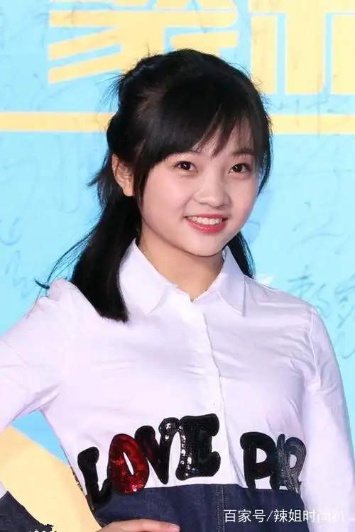 同是年少成名却差之千里,张子枫星途璀璨,她却被娱乐圈抛弃