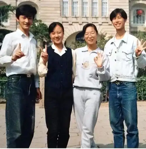 回顾著名男星黄晓明离婚后再出圈如今迎来事业第二春