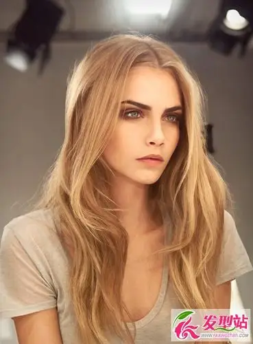 秋冬中长发卷发 最in欧美范中长发_发型站_最新流行发型设计发型图片