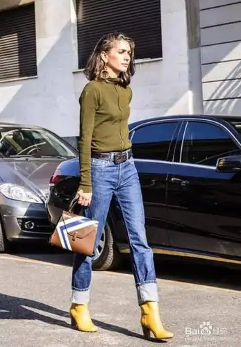 黄色鞋子怎么搭配衣服