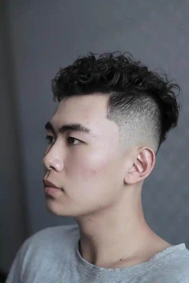 今夏超火的男士发型,清凉显精神,越来越多男士这样剪