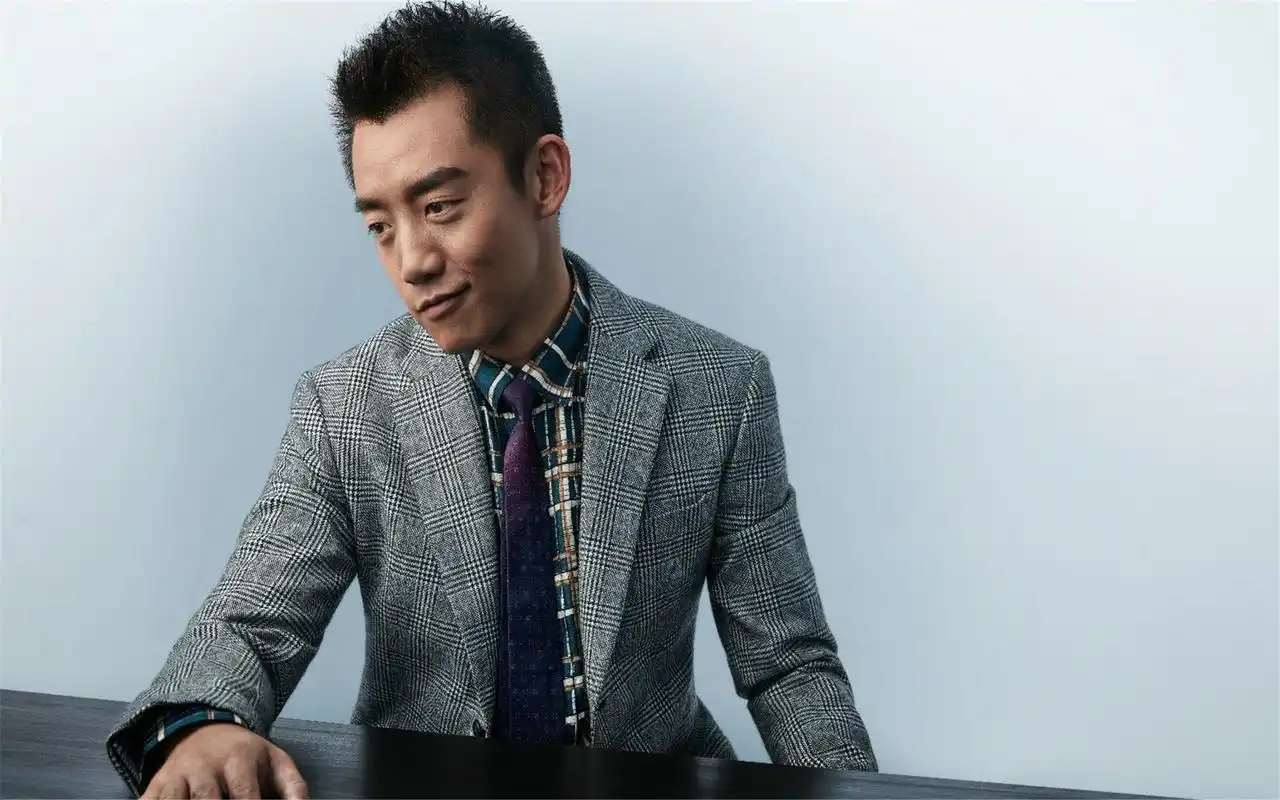 猎豹郑恺时尚帅气写真高清桌面壁纸下载