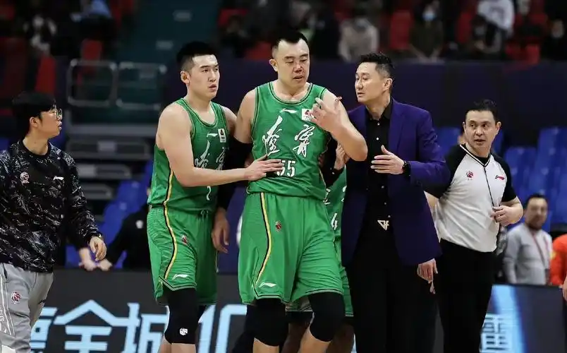 付豪身高臂展(2米06!2米05!两战狂轰35 11!