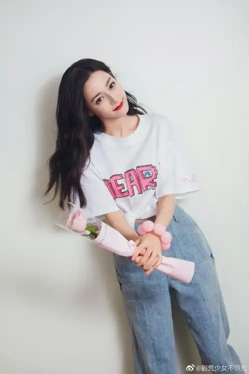 迪丽热巴比10随拍