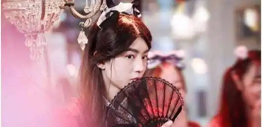 王一博女装已经够美了,看到肖战女装:是不是连一个女生都自愧不如了?