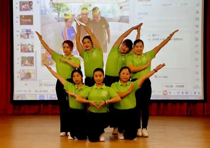 心在一起虎门禁毒志愿者舞蹈小组结束