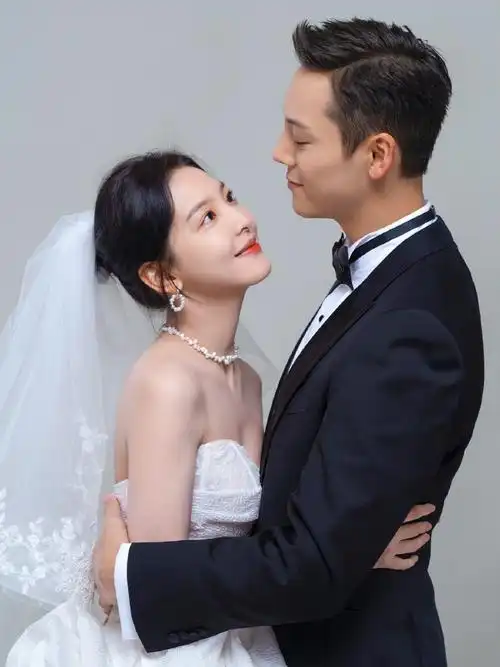 陈伟霆章若楠这组婚纱照真实到如果他两真结婚都可以直接用的程度哈哈