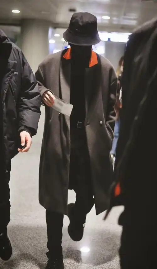 来和马嘉祺学穿搭好适合穿风衣和大衣!