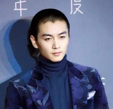 张若昀离开了精修真的吃藕 颜值起起伏伏不抗造