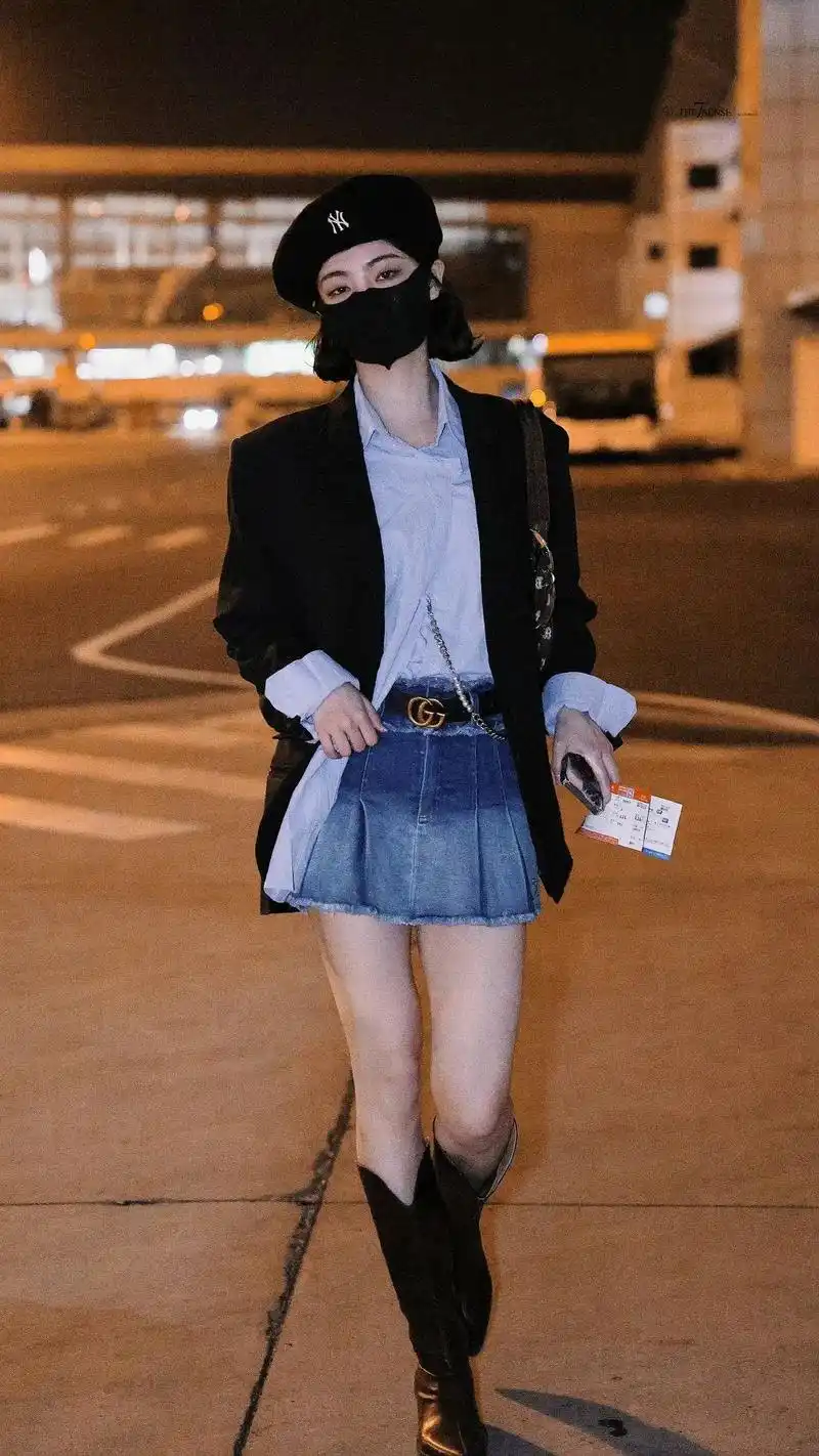 许佳琪酷飒显腿长穿搭肖战同款gucci