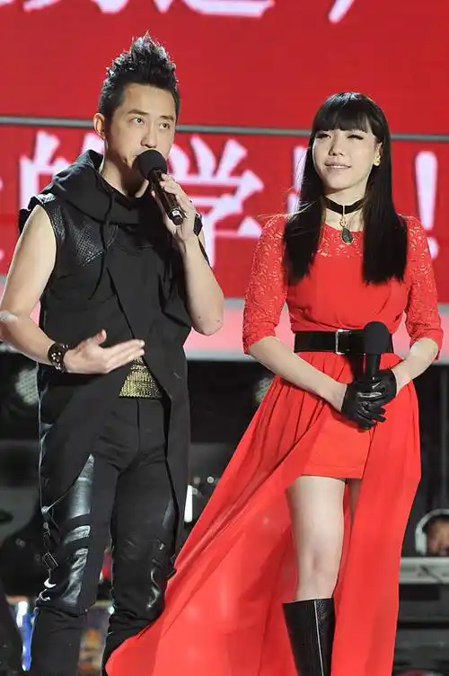 3亿到县城卖唱,吴莫愁消失的这3年,让人心疼_庾澄庆_声音_中国