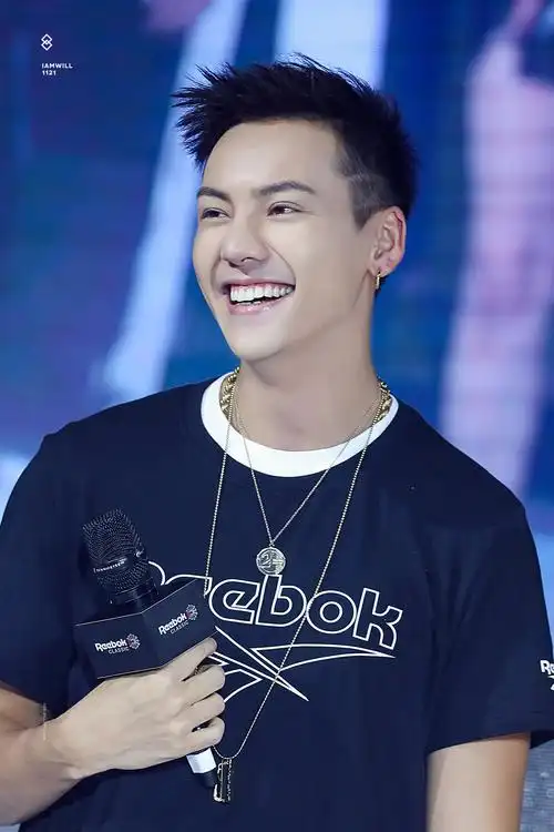 今日份的时樾哥哥,出席品牌发布会|运动系|哥哥|陈伟霆_新浪新闻