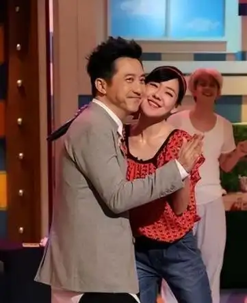 伊能静庾澄庆合体!一起出席参加儿子毕业典礼,21岁哈利穿搭亮眼