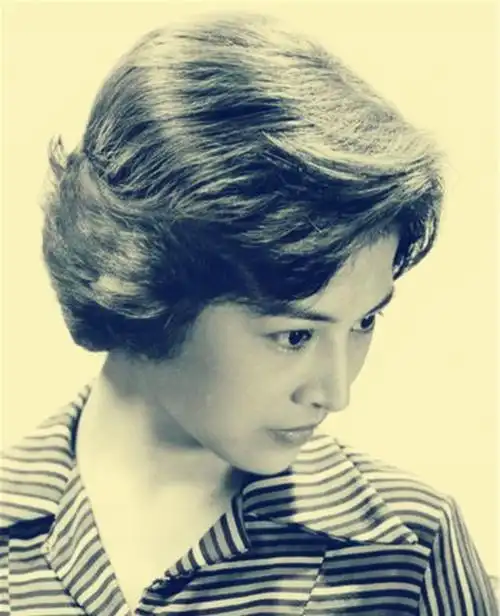 老照片:80年代中国妇女的时髦发型,图6发型一直流行到现在