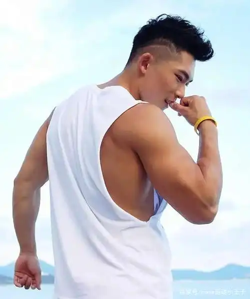 阳光青春健身男模,完美身材,独特男人魅力