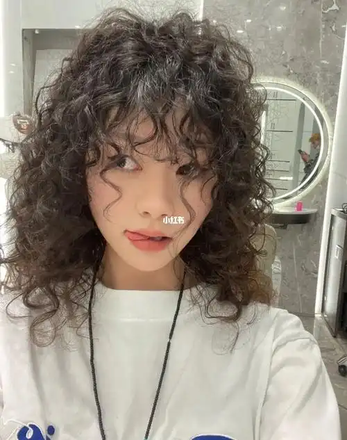 2022最火的羊毛卷烫发