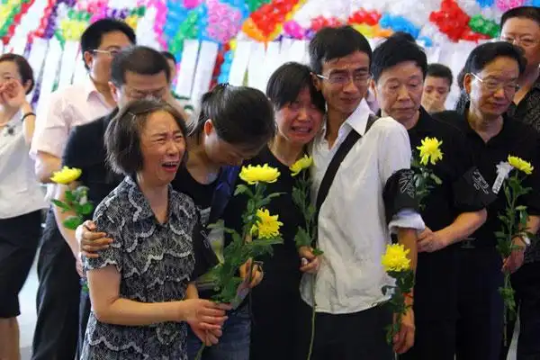 汶川地震最牛校长遗体告别仪式举行