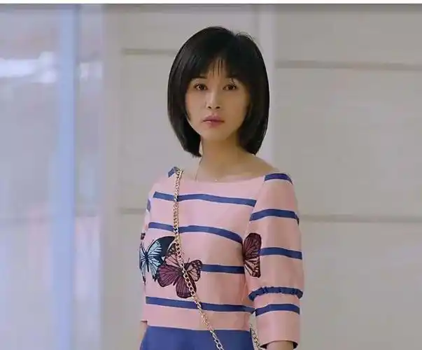 欢乐颂王子文曲筱绡明星同款蝴蝶印花一字领连衣裙