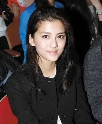 这种短暂的幸福只维持了五年,后来认识了张馨月,她是一个有黑历史的网