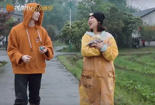 7次发自内心的甜笑从活泼到文静杨紫我是非常喜欢张艺兴