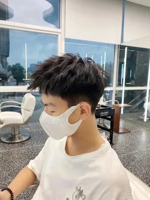 男生短发男生前刺发型男生摩根烫