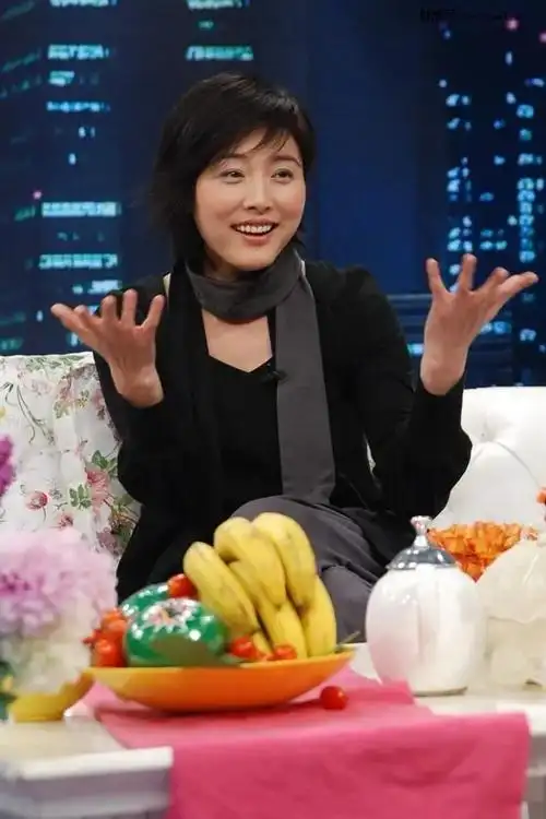 回顾演员张延嫁大5岁香港丈夫婚后生一女今女儿比她还漂亮