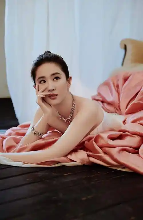 女神刘亦菲最新美照