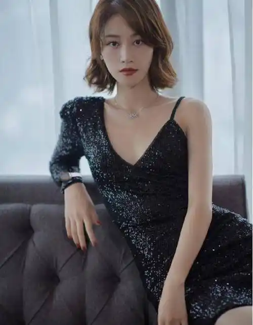 蓝盈莹晒妈妈三十年前后对比照,母女同框宛如姐妹_身材_阿姨_母亲