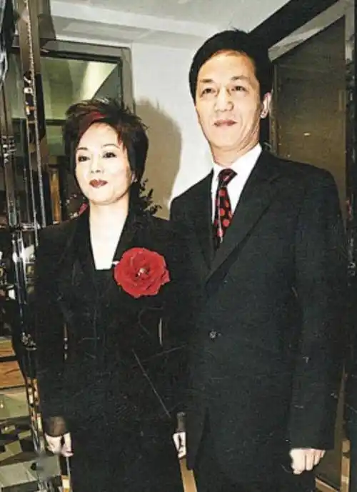 毛玉萍觉得周正毅的美通饭店在黄河路不够台面,便有了开设高档酒楼的