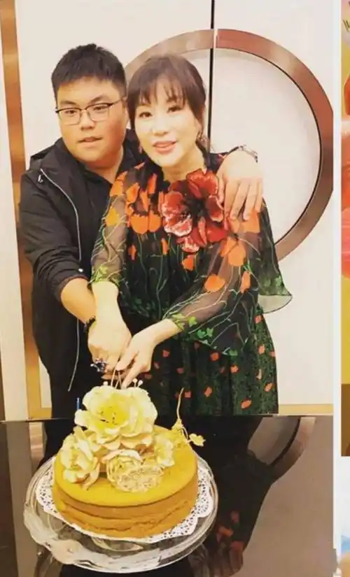 周海媚,郭锦恩,邝美云和他都已是朋友,甚至与他的现任妻子也无半点