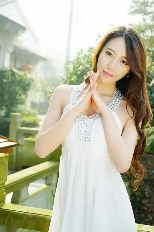 相关专题性感女神相关标签内容简介性感模特邓雪度假迷