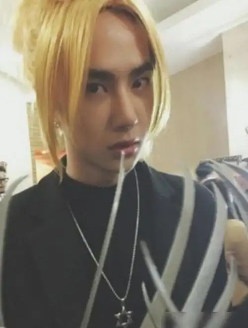 王一博旧照公开,非主流形象区别好大,这真的没有整容?