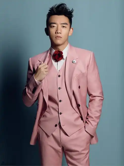 组图:郑恺魅力写真曝光 粉色西服抢眼_高清图集_新浪网