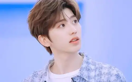 蔡徐坤春日清爽冰淇淋色系帅气写真