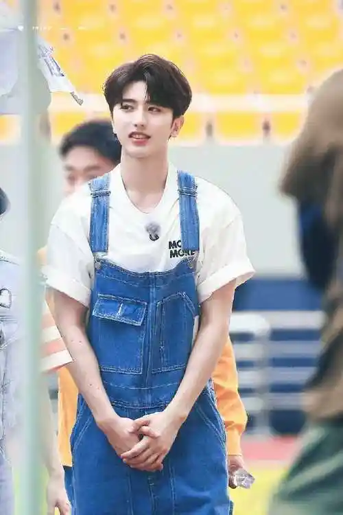 背带坤 好甜好可爱#蔡徐坤#|#蔡徐坤范思哲全球品牌代言人