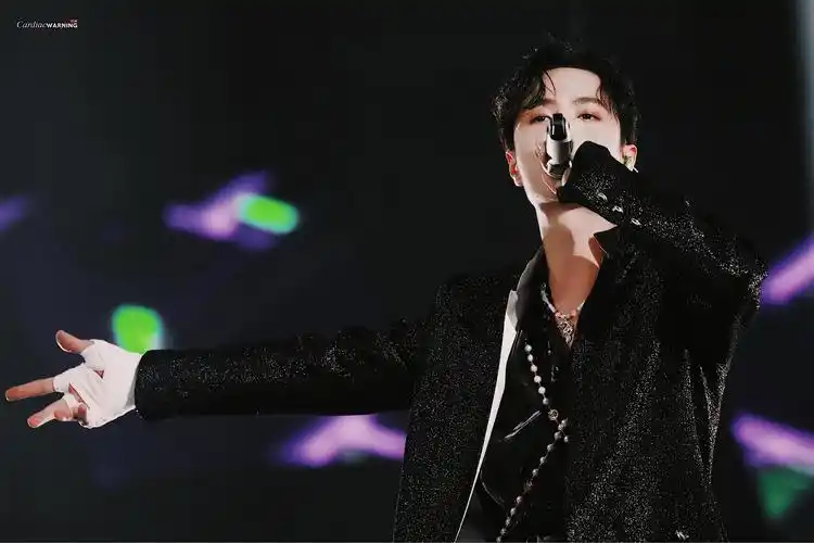 王一博个人单曲《fire》舞台